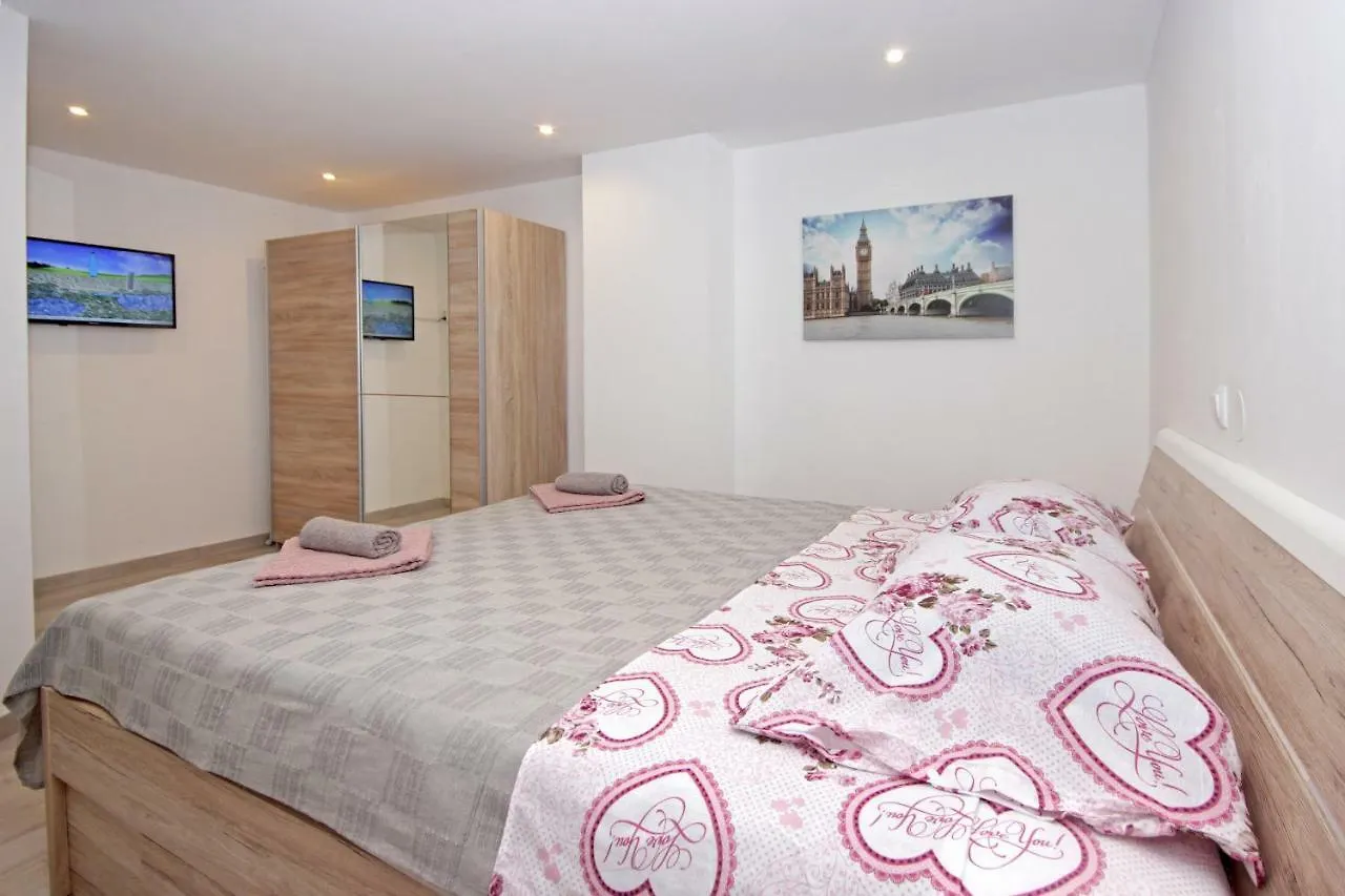 Apartment Alet Pola