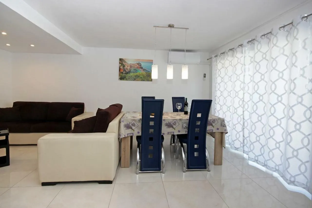Apartment Alet Pola