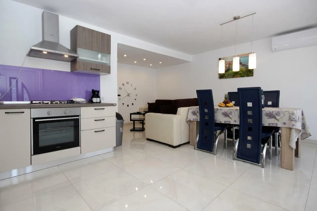 Apartment Alet Pola